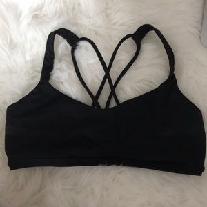 black lululemon sports bra